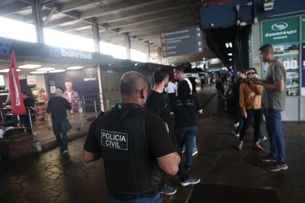 Parte de corpo é encontrada dentro de mala na rodoviária de Porto Alegre