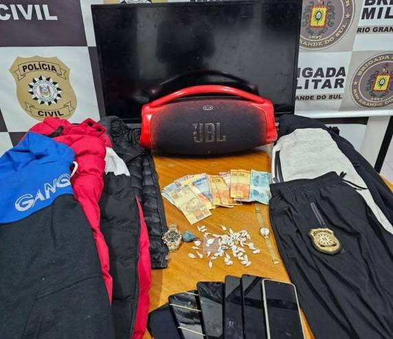 Polícia prende dois homens por tráfico de drogas e receptação em Giruá