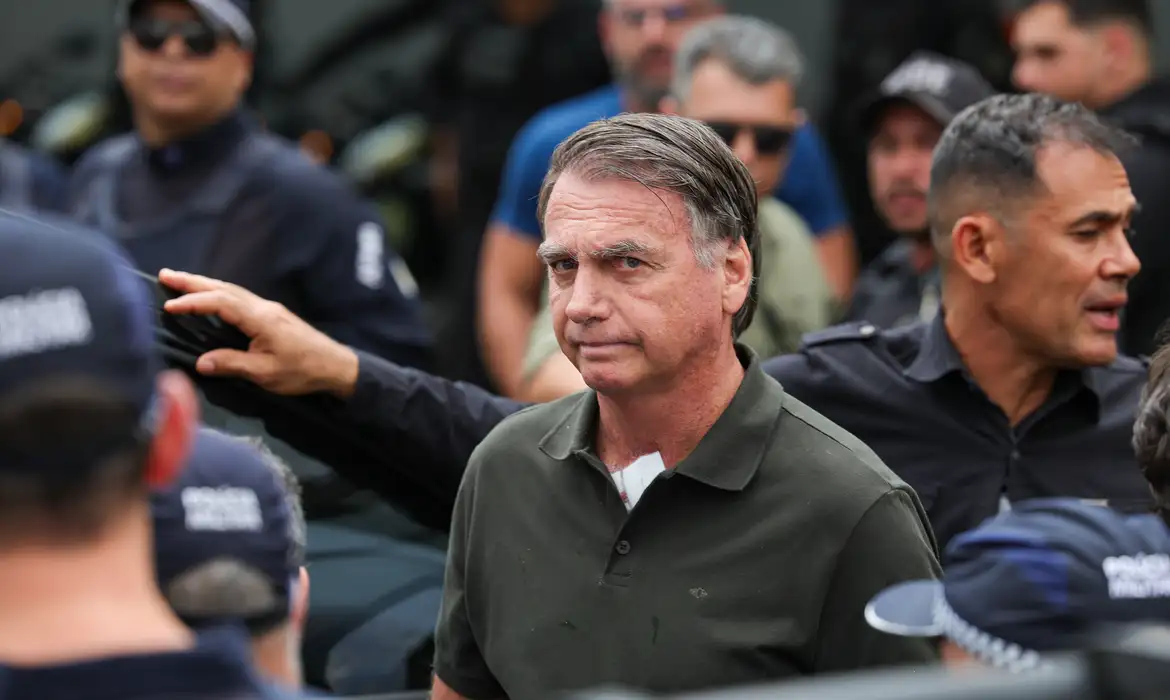 Bolsonaro recebe alta após internação e laudo confirma câncer de pele