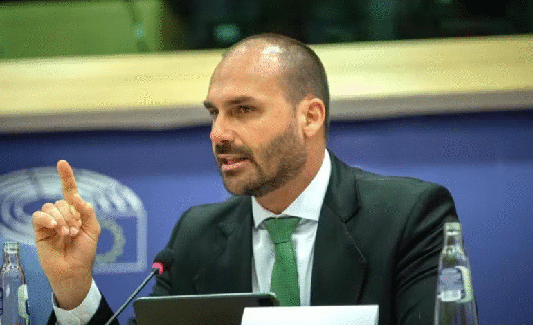 PGR denuncia Eduardo Bolsonaro ao STF por coação em processo do golpe
