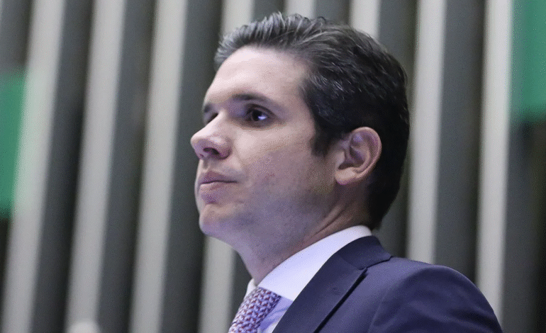 Hugo Motta espera votar isenção do IR na próxima semana