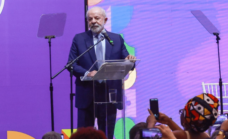 Lula sanciona ampliação da licença-maternidade para 120 dias