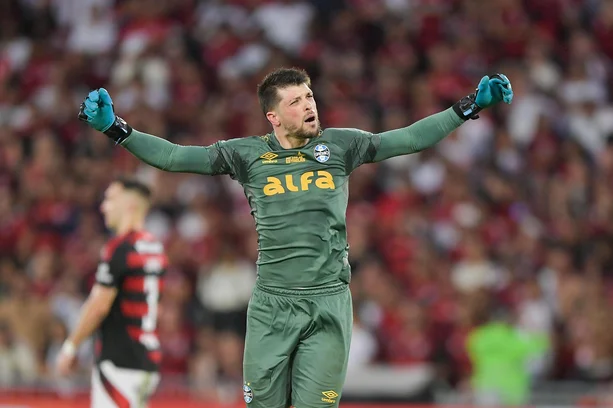 Com gol de Volpi, Grêmio empata com Flamengo no Maracanã