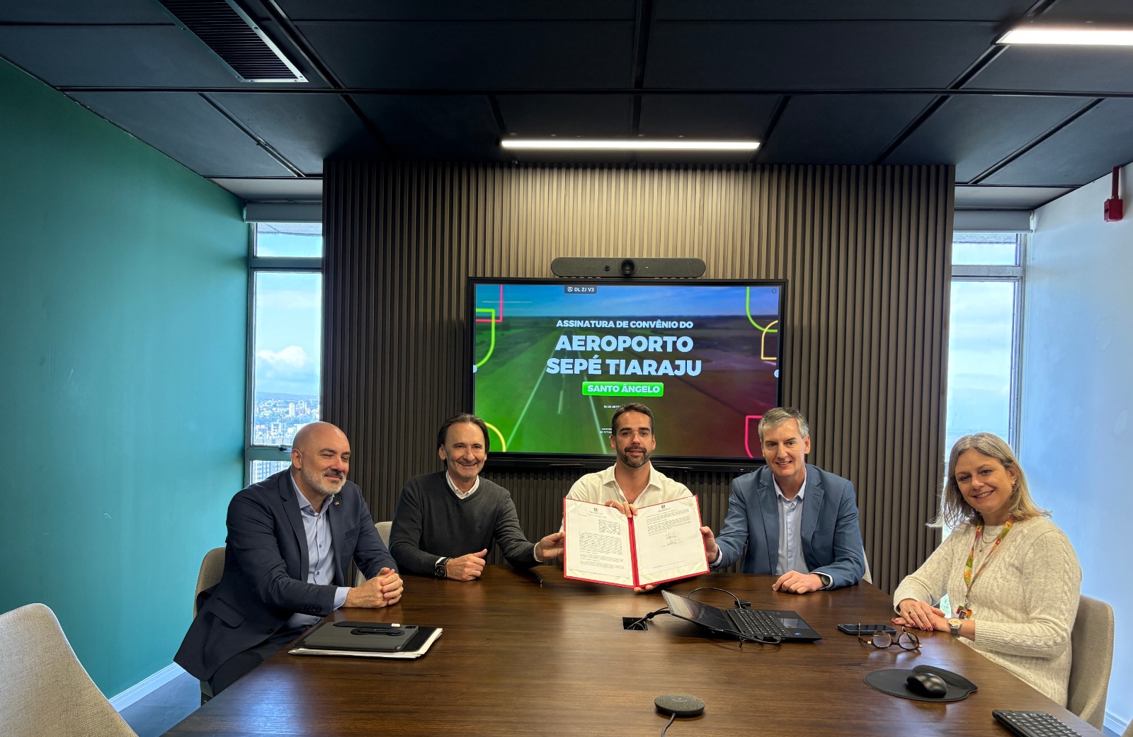 Assinado convênio que repassa R$ 10, 2 milhões ao Aeroporto Regional de Santo Ângelo