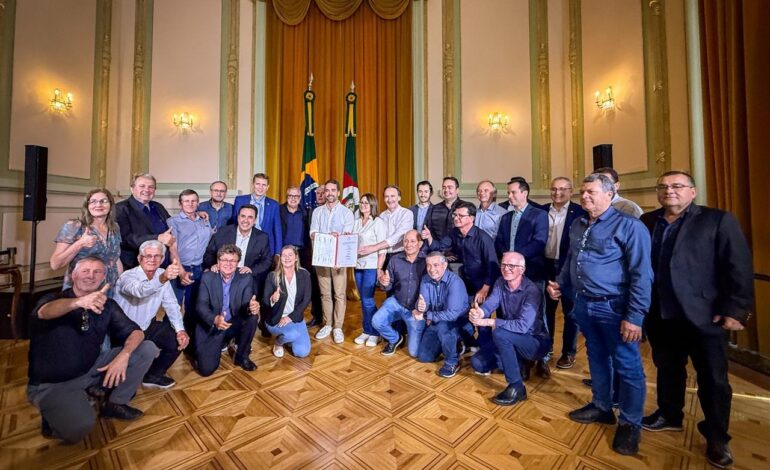 Governador assina ordem de serviço para obra de pavimentação no acesso a Pirapó