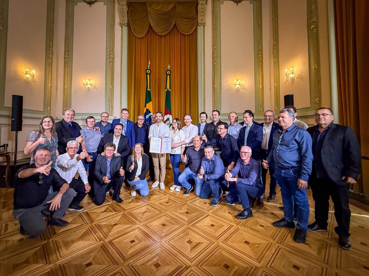 Governador assina ordem de serviço para obra de pavimentação no acesso a Pirapó