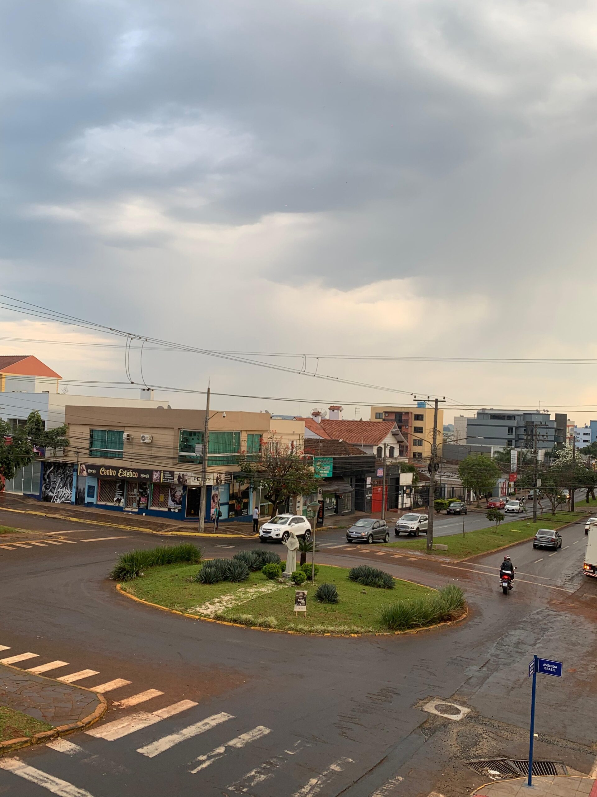 Sexta-feira terá calor próximo de 30°C e avanço da instabilidade no RS