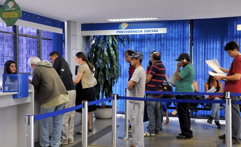 Governo quer reduzir fila do INSS para até 45 dias