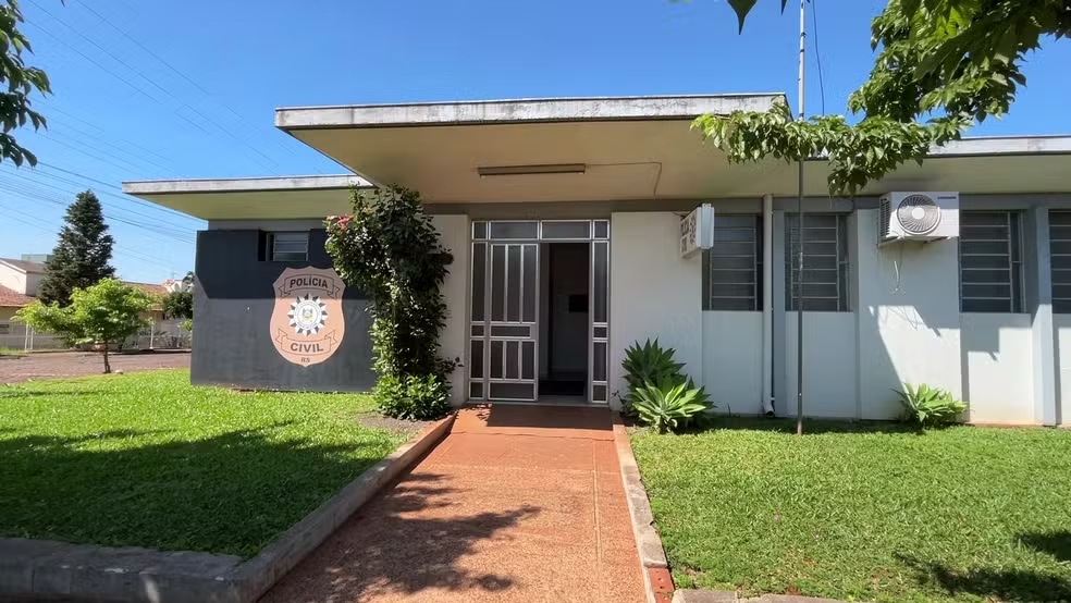 Mulher mantida em cárcere privado é resgatada após pedir ajuda com celular esquecido por namorado no RS