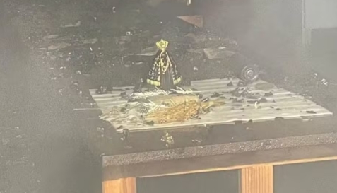Imagem de Nossa Senhora Aparecida fica intacta após incêndio destruir casa em Tapejara