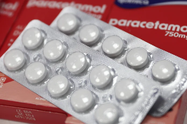 Uso de paracetamol é seguro e não causa autismo, dizem especialistas
