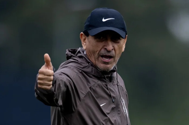 Inter acerta a contratação de Ramón Díaz