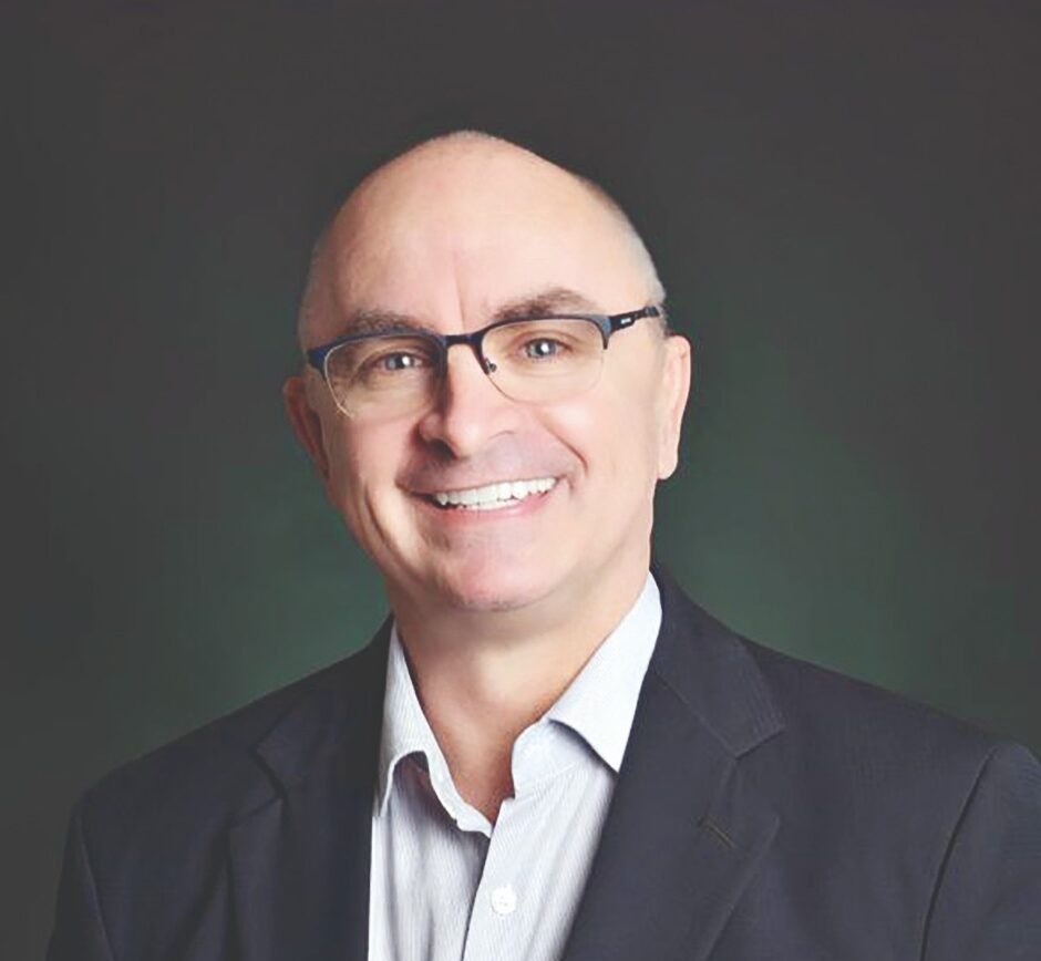 Menchik Jr lança seu quarto livro