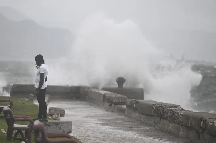 Furacão Melissa chega na Jamaica e deixa sete pessoas mortas