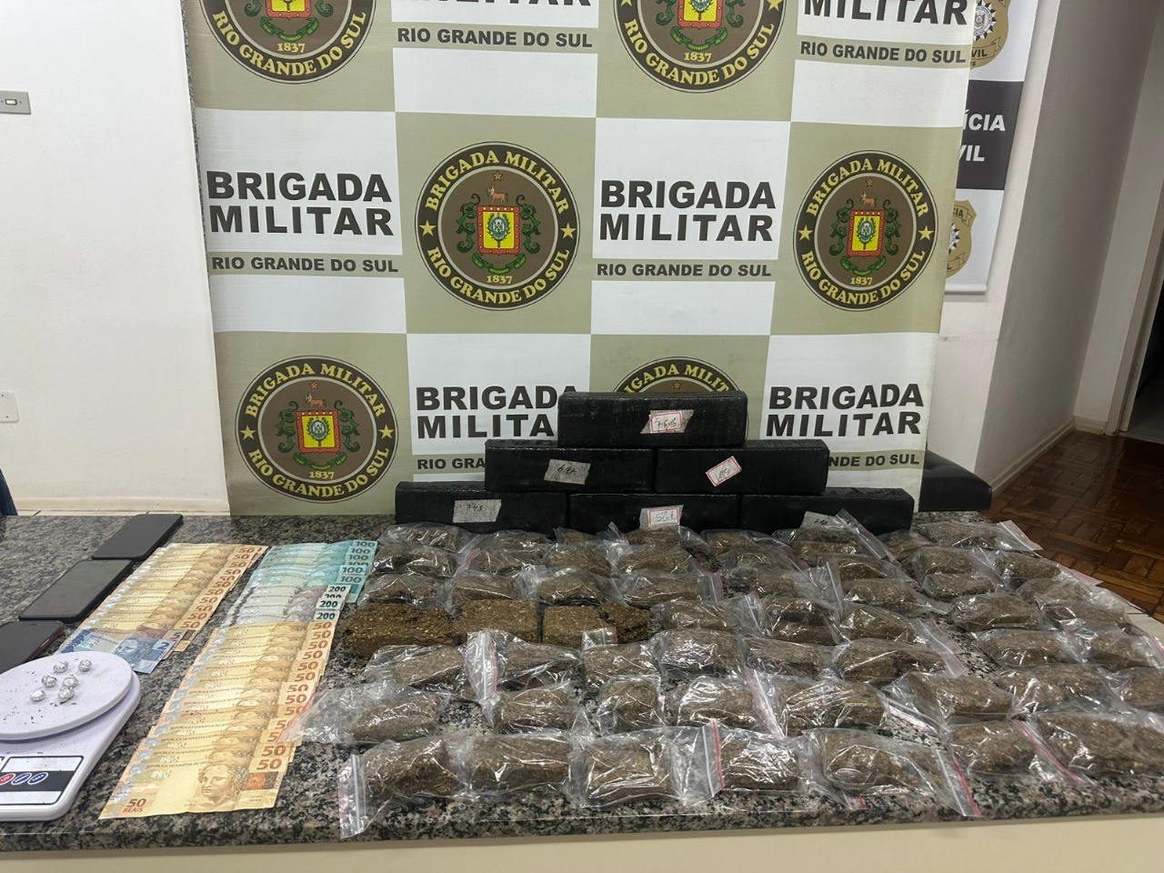 Trio é preso por tráfico de drogas no interior de Santo Ângelo