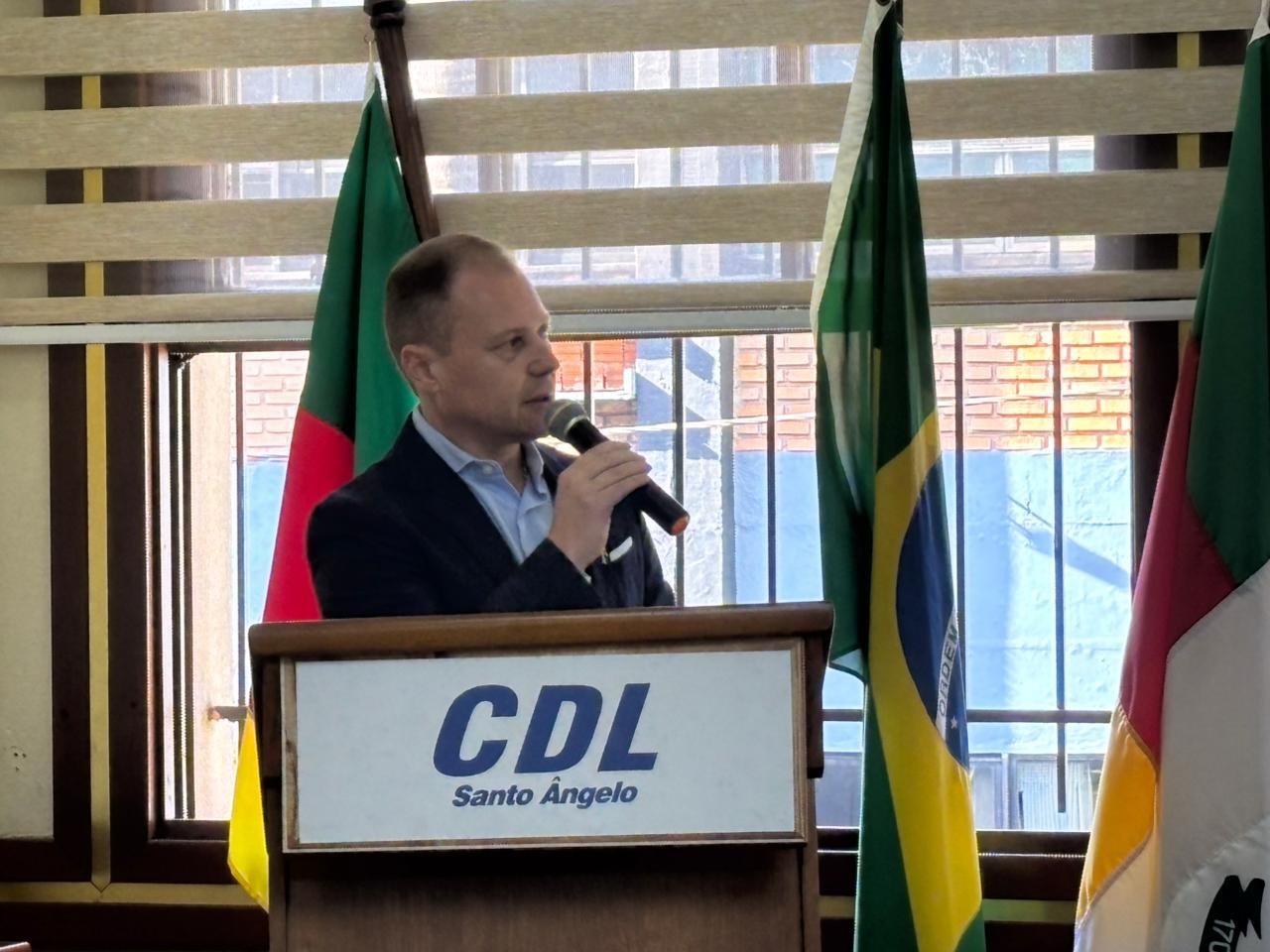 Matheus Debacco Mesquita assume a presidência da CDL de Santo Ângelo