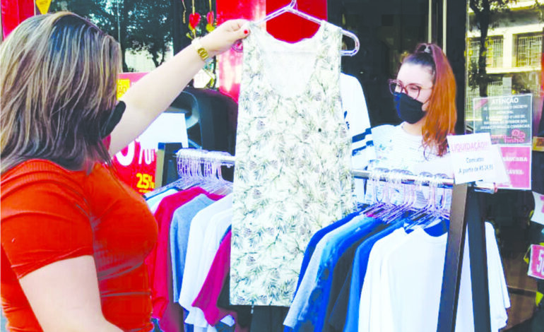 Comércio aos domingos é amparado por lei municipal