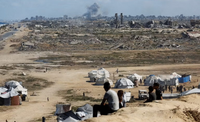 Israel e Hamas assinam acordo de paz para primeira fase de cessar-fogo na Faixa de Gaza