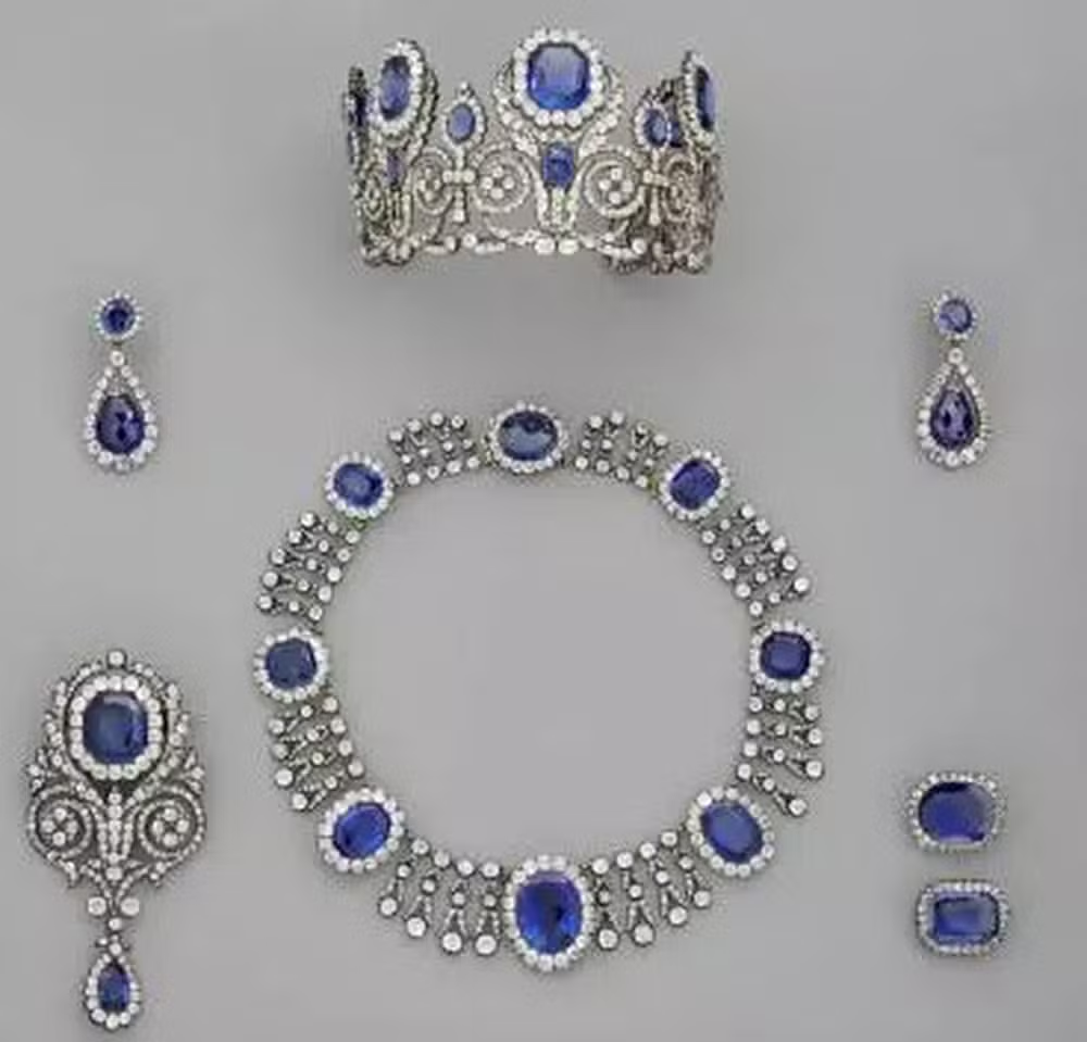 Roubo no Louvre envolve joias que pertenceram à famía imperial do Brasil