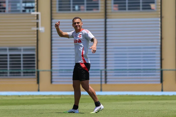 Inter enfrenta o Fluminense buscando se afastar do Z4