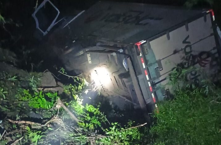 Duas pessoas ficam ferias em acidente na Ponte do Rio Urubucaru, na BR-285 em Vitórias das Missões
