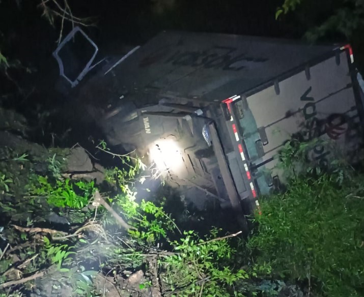 Duas pessoas ficam feridas em acidente na Ponte do Rio Urubucaru, na BR-285 em Vitórias das Missões