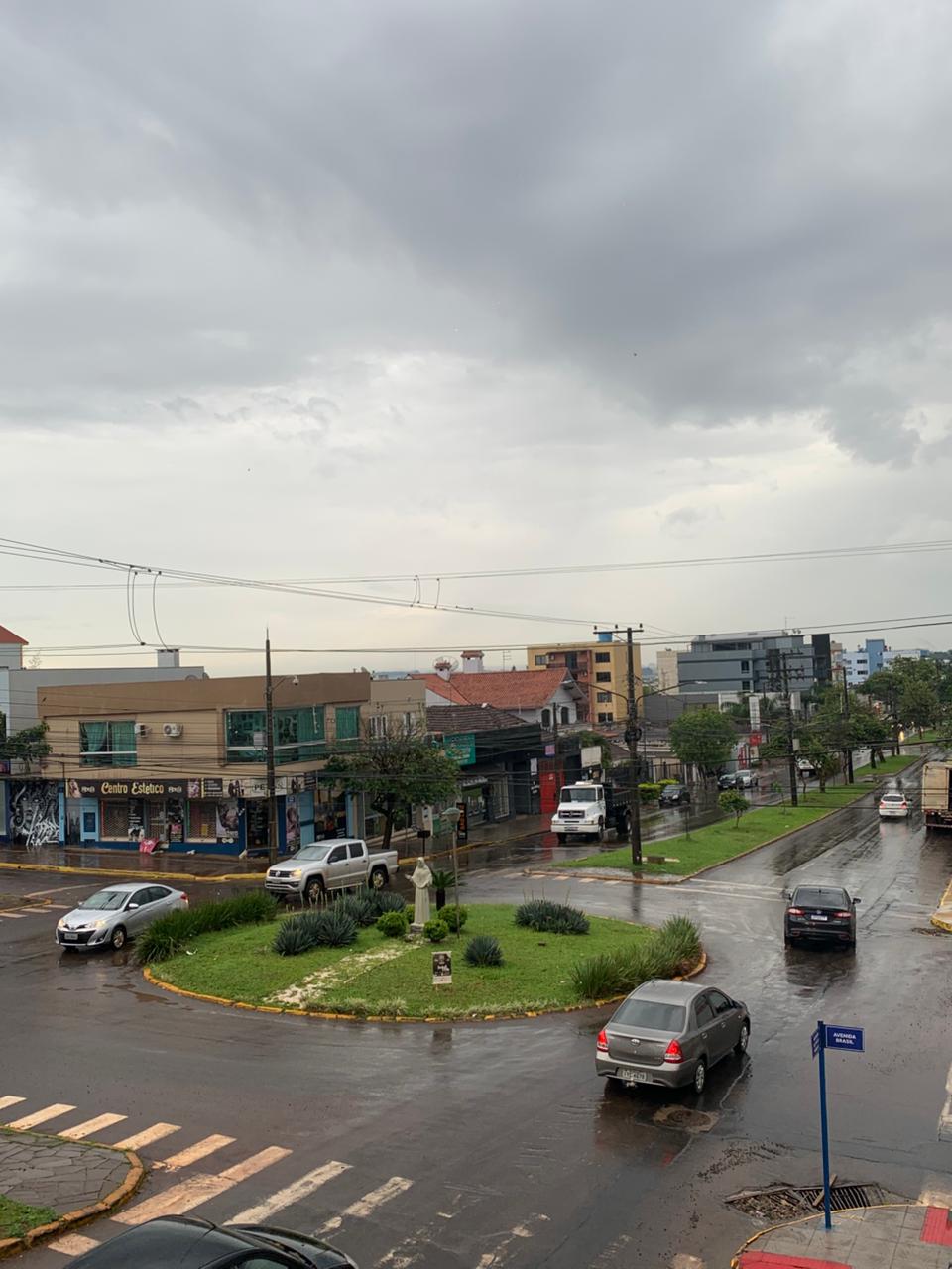 Frente fria leva chuva a todas as regiões do RS nesta segunda-feira