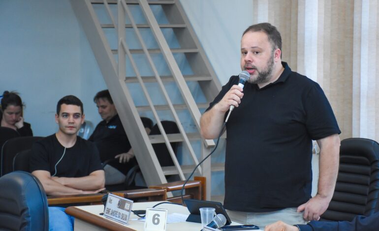 Vereador pede vista a projeto que altera idades para aposentadoria no serviço público municipal