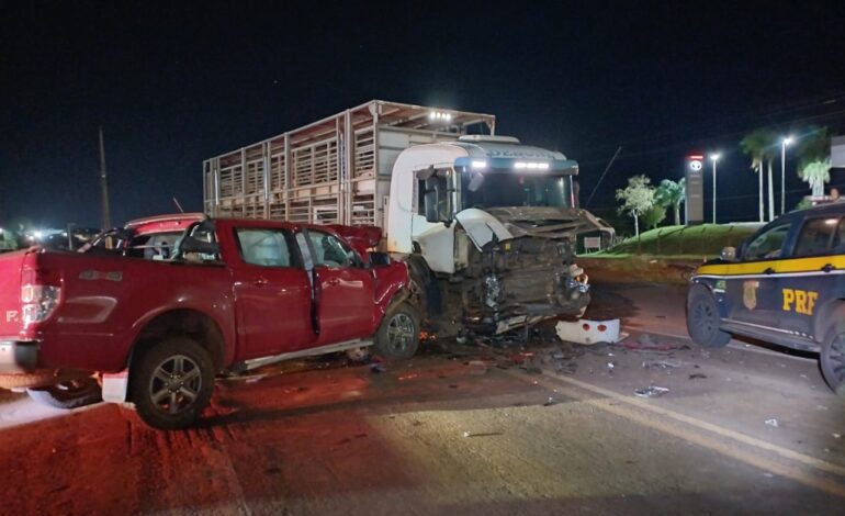 Homem morre em colisão frontal entre caminhonete e caminhão na BR-285 em Ijuí