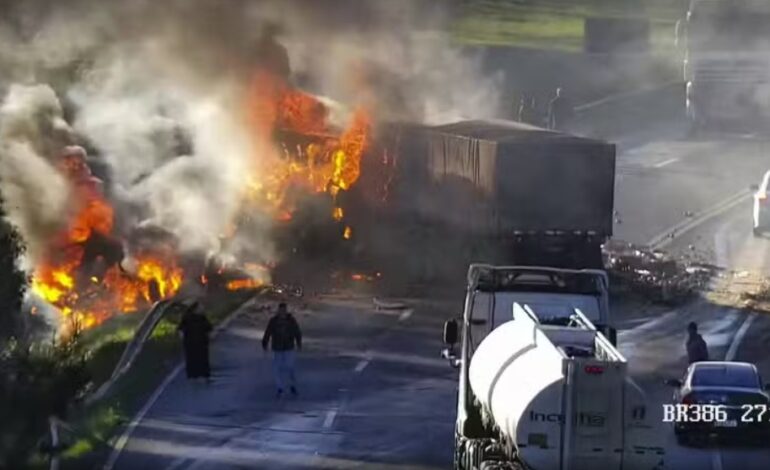Identificadas vítimas de acidente com caminhões que pegaram fogo após colisão frontal na BR-386, em Fontoura Xavier