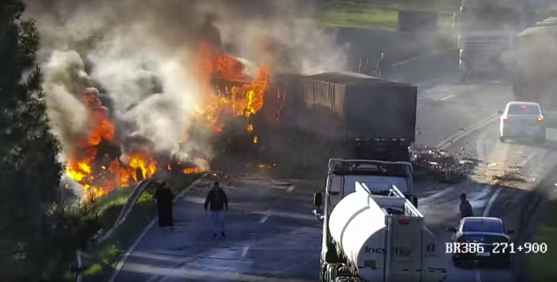 Identificadas vítimas de acidente com caminhões que pegaram fogo após colisão frontal na BR-386, em Fontoura Xavier
