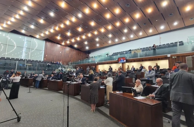 Assembleia aprova projeto de bonificação para professores e alunos da rede estadual