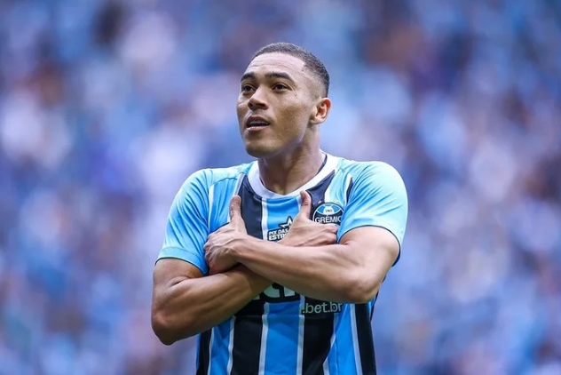 Com três gols de Carlos Vinícius, Grêmio vence Juventude na Arena