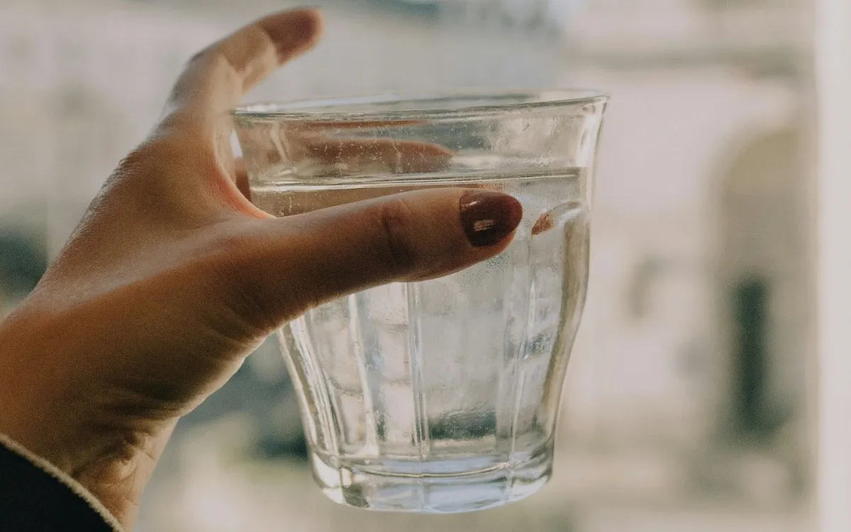 Lote de água mineral é recolhido após homem ser internado no interior de SP