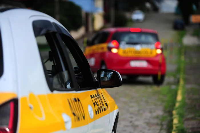 Governo abre consulta pública sobre fim da exigência de autoescola para CNH