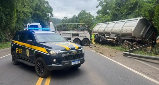 Caminhoneiro de Santo Ângelo morre em acidente na BR 386, em Marques de Souza