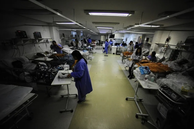 Com emergências superlotadas, hospitais de Porto Alegre restringem atendimentos