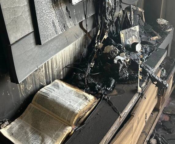 Bíblia fica intacta apesar de incêndio registrado em apartamento no centro de Carazinho