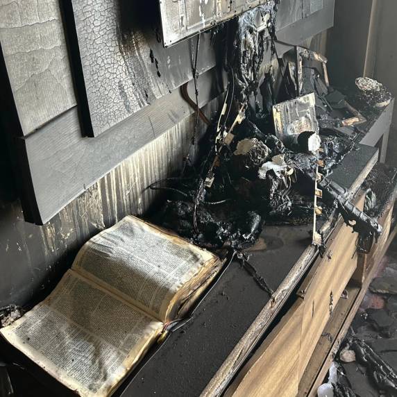 Bíblia fica intacta apesar de incêndio registrado em apartamento no centro de Carazinho
