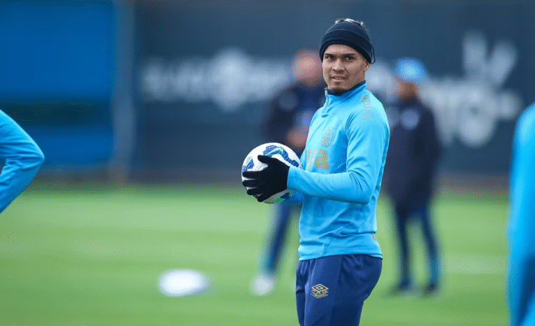 Fifa aplica transfer ban ao Grêmio por dívida não quitada e tricolor está impedido de registrar jogadores