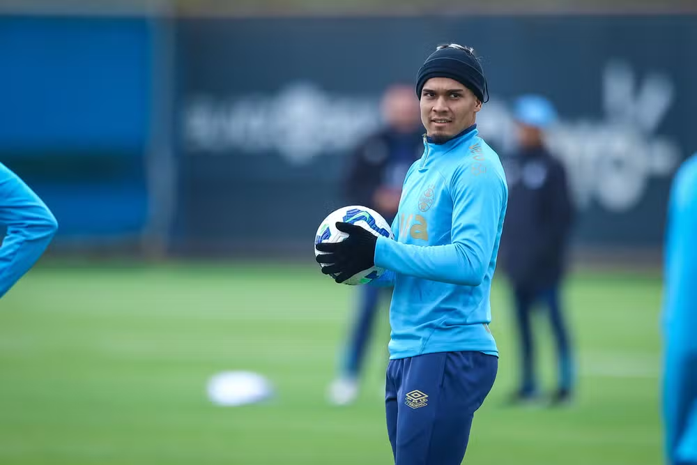 Fifa aplica transfer ban ao Grêmio por dívida não quitada e tricolor está impedido de registrar jogadores