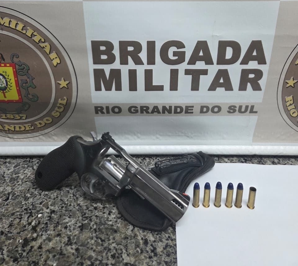 BM prende dupla por disparo de arma, incêndio e ameaça em Entre-Ijuís