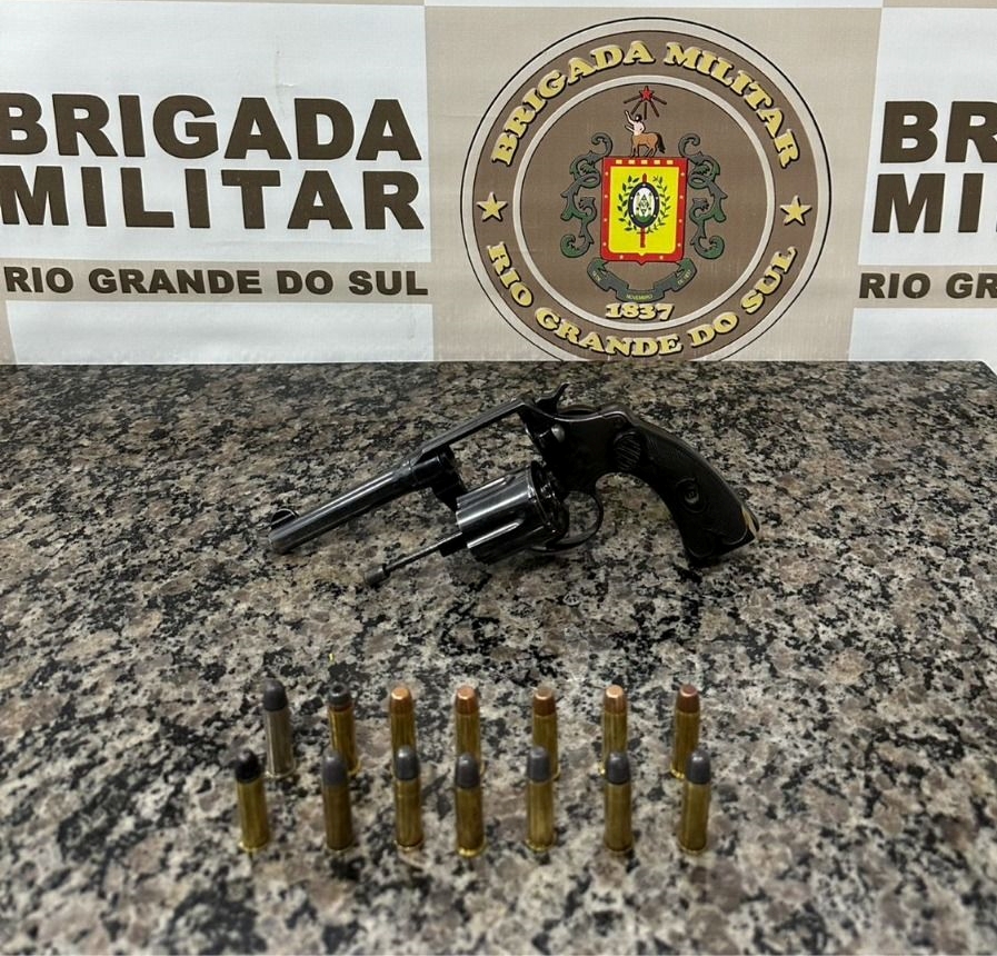 BM realiza prisão por porte ilegal de arma de fogo no bairro Colmeia, em Santo Ângelo