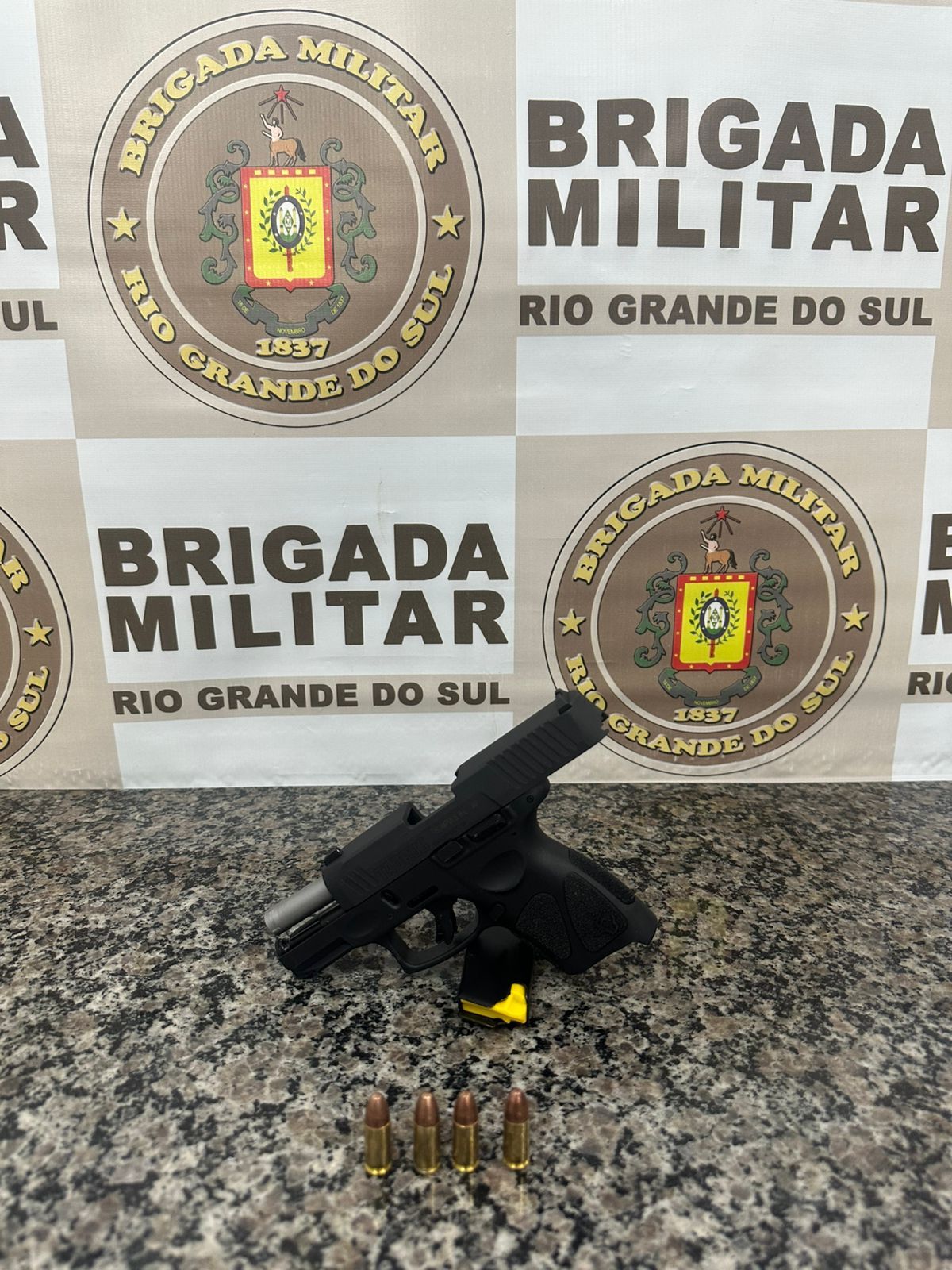 BM aprende arma de fogo em Santo Ângelo