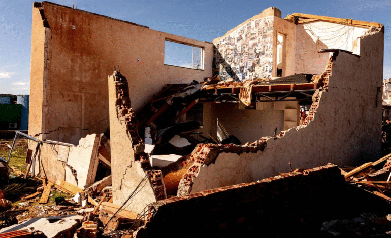 Governo do Paraná destina R$ 50 milhões para famílias atingidas por tempestade em Rio Bonito do Iguaçu