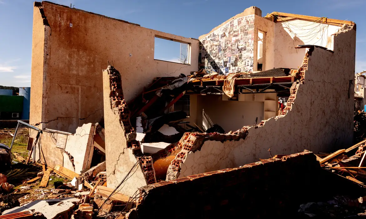 Governo do Paraná destina R$ 50 milhões para famílias atingidas por tempestade em Rio Bonito do Iguaçu