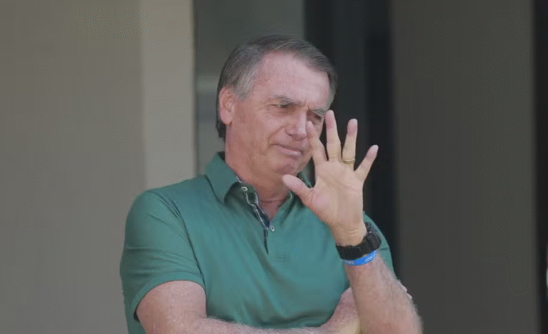 Defesa pede que Bolsonaro cumpra toda a pena em prisão domiciliar por motivos de saúde