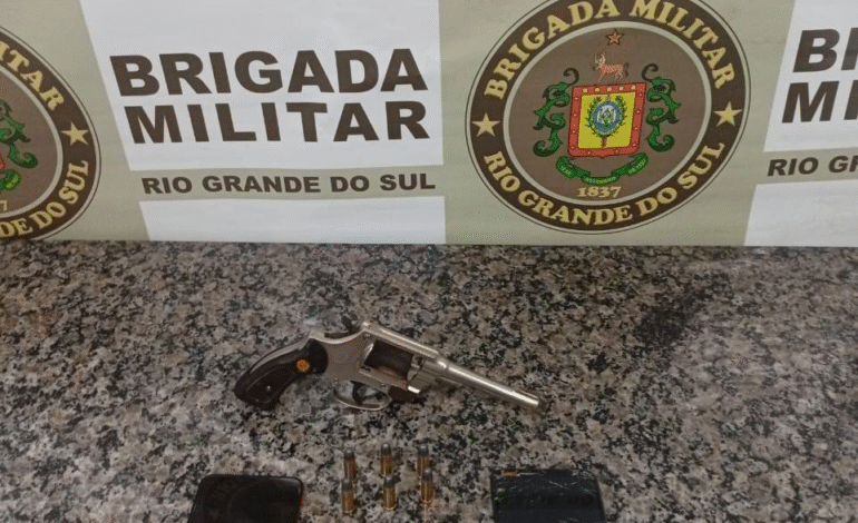 BM prende dois homens suspeitos de homicídio e porte ilegal de arma de fogo