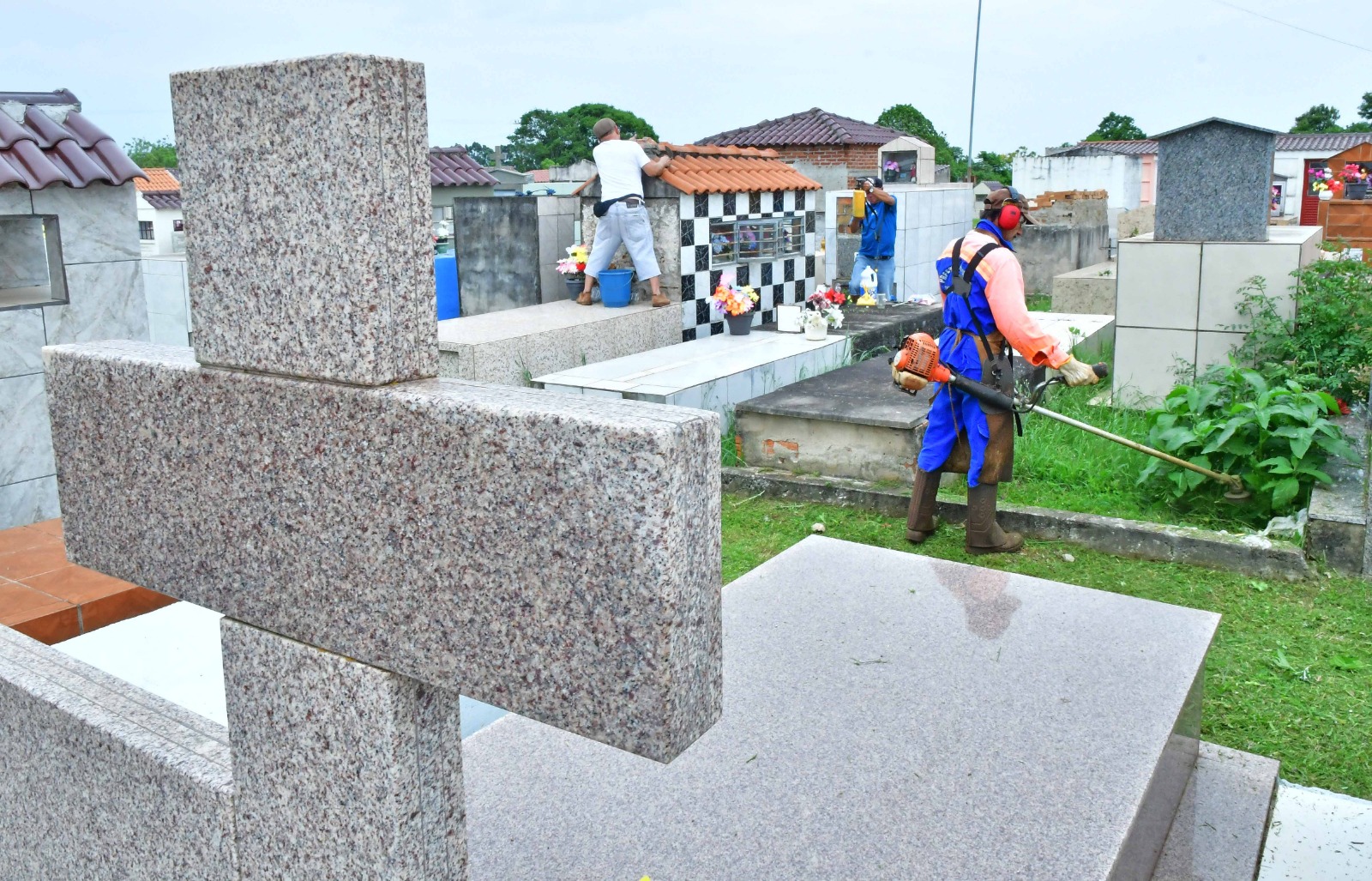 São esperados cerca de 20 mil visitantes nos cemitérios municipais