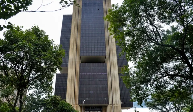 BC mantém juros básicos em 15% ao ano pela terceira vez seguida